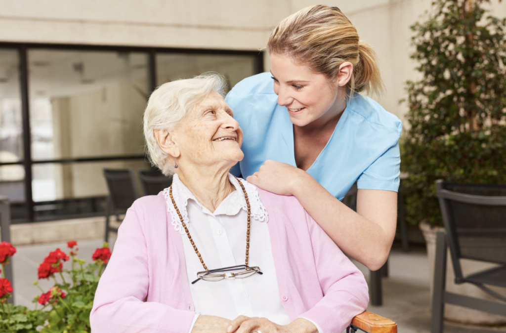 Image de soignante avec une personne âgée